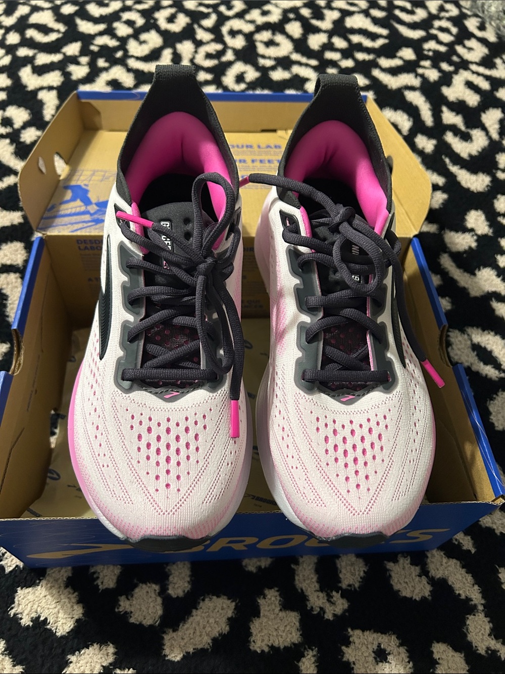 Brooks Women's Running Shoes - White, Pink & Black brand new never worn in box - Picture 3 of 5
